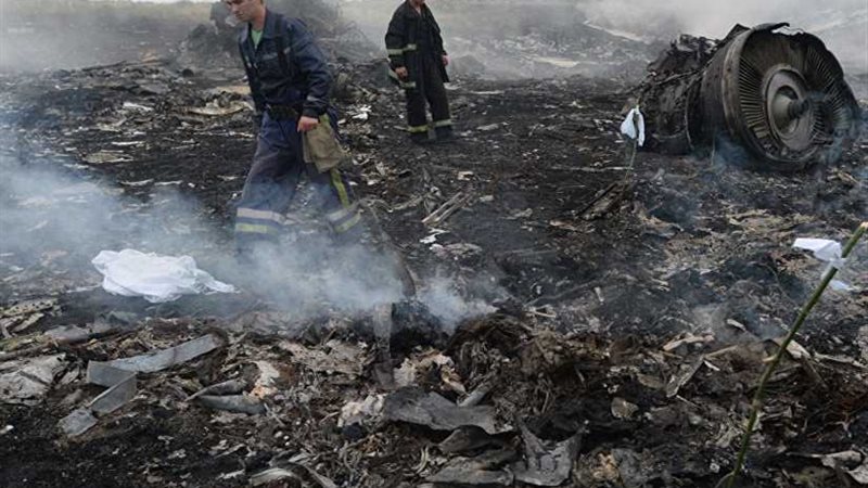 مقتل وإصابة أربعة