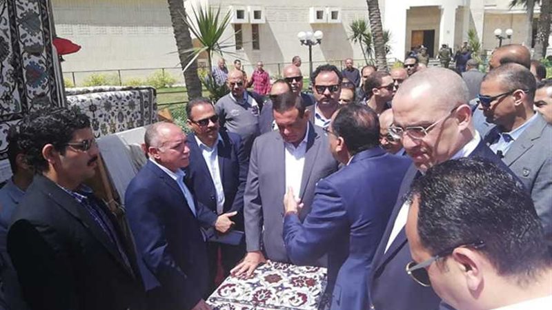 رئيس الوزراء يحاور