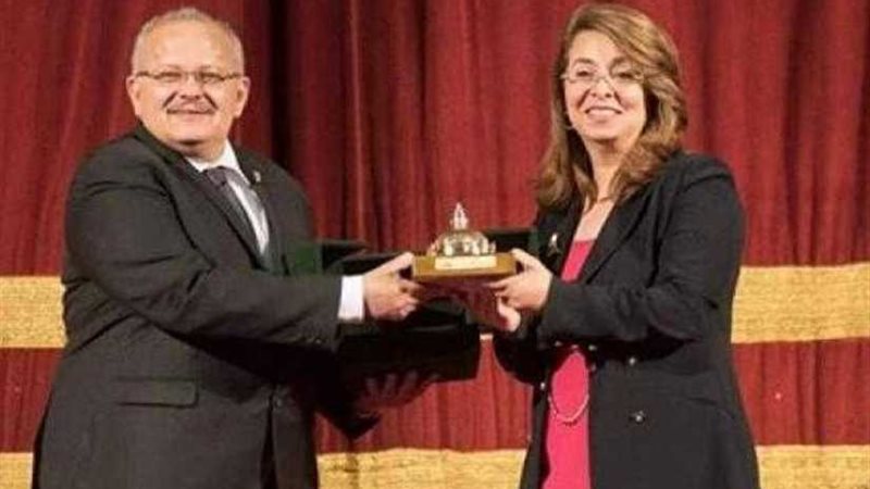 جامعة القاهرة تكرم