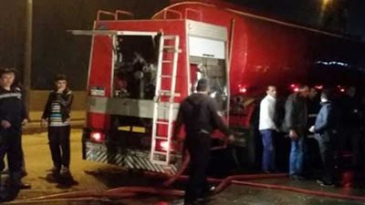 السيطرة على حريق مخزن كرتون بكفر الدوار