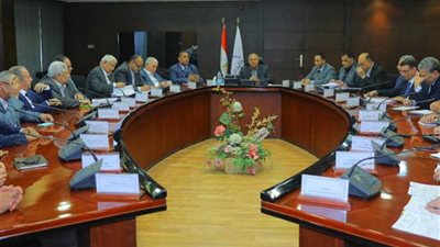 وزير النقل يطالب رؤساء 16 شركة بتنفيذ مشروعات السكك الحديدية