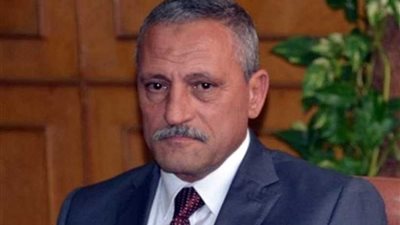 محافظ الإسماعيلية يلتقي التجار لضبط الأسواق