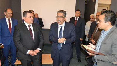 رشوان وهيكل يتفقدان مركز ترميم التراث السينمائي