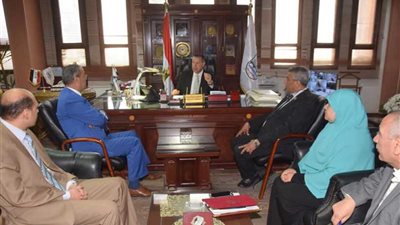 محافظ بني سويف يبحث مع وفد حقوق الإنسان وضع أجندة لخدمة المواطن