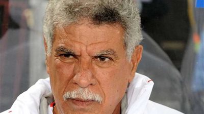 الكاف يدعو حسن شحاتة لحضور قرعة كأس الأمم الأفريقية في الأهرامات