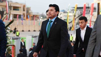 بالصور.. وصول وزير الشباب والرياضة وهانى أبو ريدة