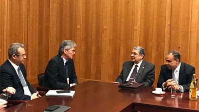 وزير الكهرباء يعقد ورشة عمل مع وفد من كبار مسئولي 