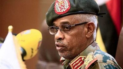 شاهد .. بن عوف يتنازل عن رئاسة المجلس العسكري في السودان