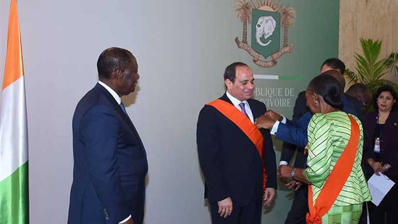 تقليد الرئيس السيسي