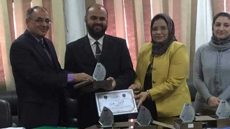 صيدلة دمنهور تكرّم