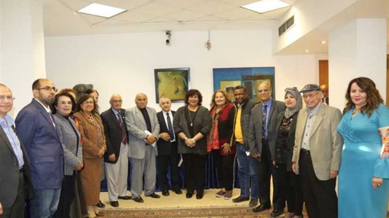 وزيرة الثقافة توافق