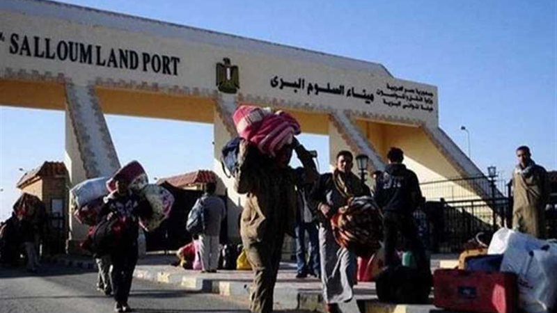 عودة 417 مصريا من