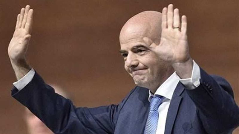 رئيس الفيفا يعتذر
