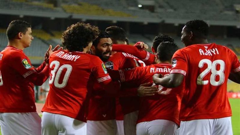 الأهلي بزيه التقليدي