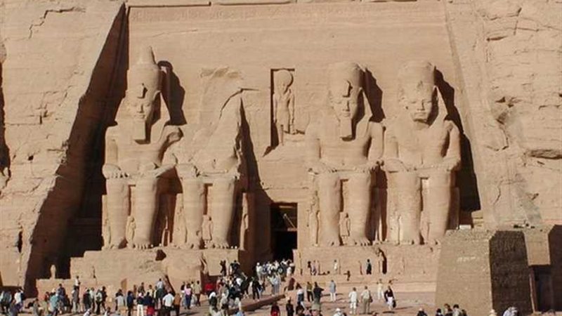 فتح المتاحف والمواقع