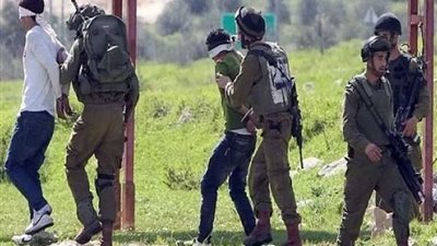 الاحتلال الإسرائيلي يعتقل 3 فلسطينيين من جنوب قطاع غزة