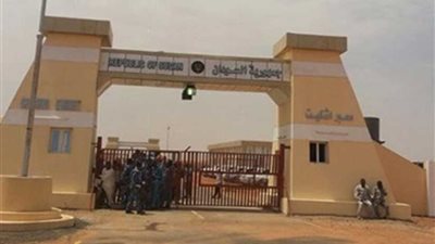 السفارة المصرية في الخرطوم تنجح في تسهيل عبور المواطنين عبر منفذ أرقين