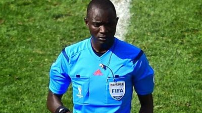 جماهير الأهلي تهاجم جاساما وتصفق للاعبين بين شوطي مواجهة صن داونز