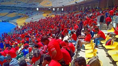 جماهير الأهلي تتوافد على برج العرب.. صور