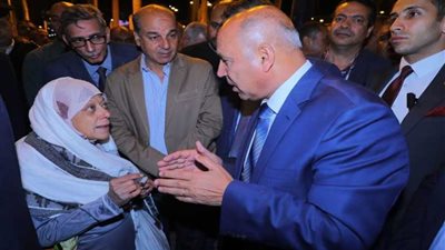 ركاب السكة الحديد يشيدون بالتحسن في مواعيد قيام ونظافة القطارات والمحطات