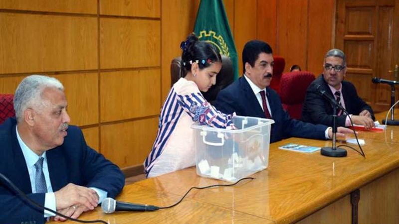 اختيار 16 حاجًا بقرعة