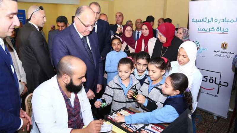 الكشف على 920 تلميذا