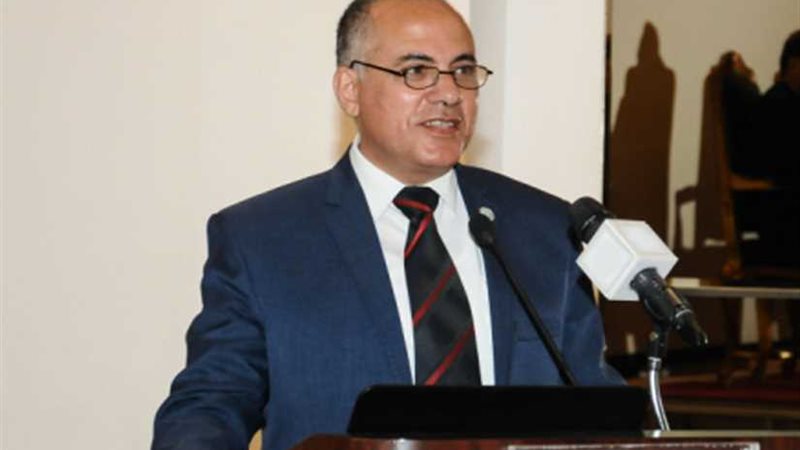 وزير الري يستعرض