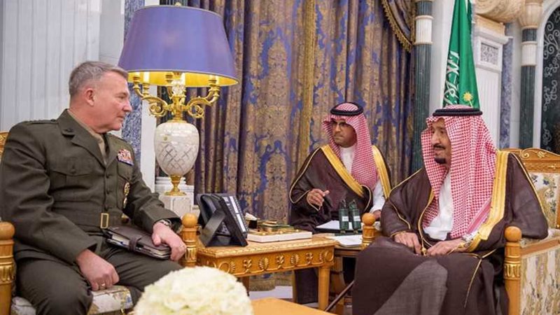 العاهل السعودي يلتقي