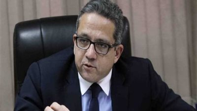 وزير الآثار: حريق البرج التاريخي لكنيسة نوتردام يمس جزءًا من تراث البشرية كلها