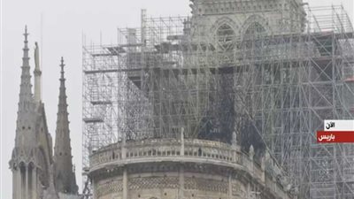 لقطات حية من أمام كاتدرائية نوتردام بباريس بعد السيطرة على الحريق (فيديو)