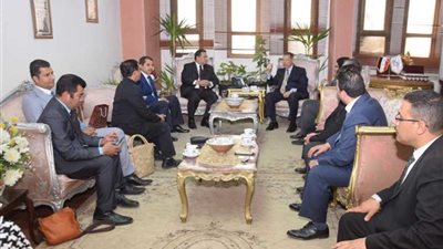 محافظ بني سويف يستعرض الفرص الاستثمارية للسفير الإندونيسي