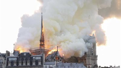 الخارجية: مصر تتابع ببالغ الأسى والألم حادث الحريق الذي شب بكاتدرائية نوتردام
