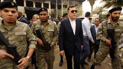 الليبيون يتساءلون من أين ضمن السراج عدم تجدد القصف أثناء زيارته أبوسليم؟