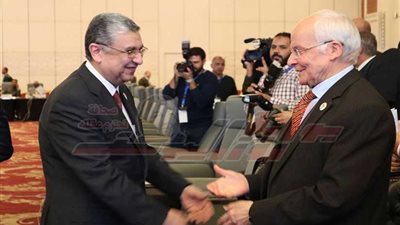 شاكر يرحب بوزير الكهرباء الأسبق بمؤتمر دورة الاتحاد الأفريقي