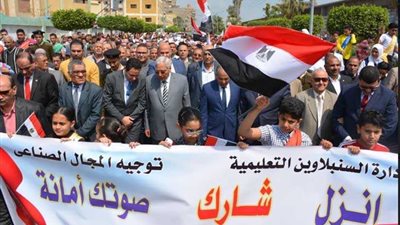 محافظ الدقهلية يشارك في مسيرة لدعم المشاركة في الاستفتاء الدستوري