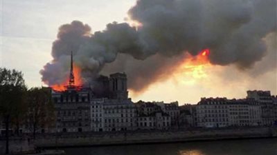 400 رجل إطفاء يحتشدون للتعامل مع حريق نوتردام