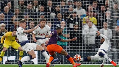 مانشستر سيتي يبدأ بتشكيل هجومي لمواجهة توتنهام