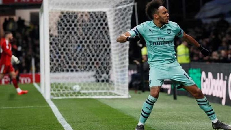 «أوباميانج» يقود