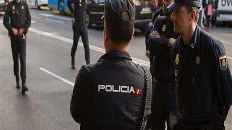 إخلاء برج سكني يضم