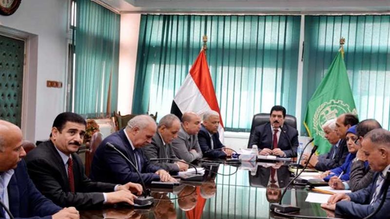 محافظ القليوبية يناقش