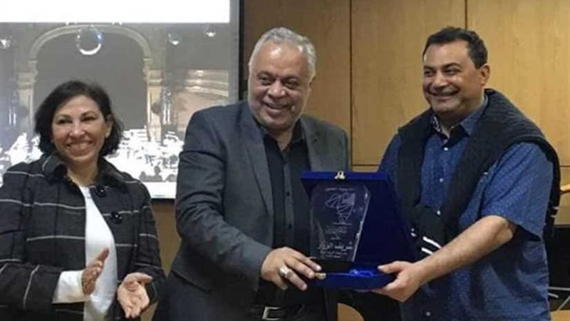 تكريم الفنانين المشاركين