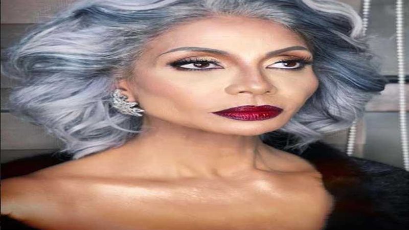 سوسن بدر تسير على