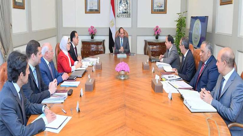 الرئيس السيسي يراجع