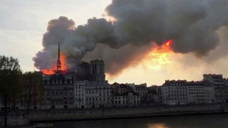 400 رجل إطفاء يحتشدون