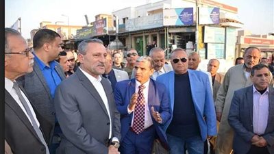 محافظ الإسماعيلية يفتتح أول معارض 