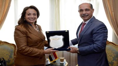 وزير الطيران المدني يلتقي مفوض البنية التحتية والطاقة بالاتحاد الإفريقي