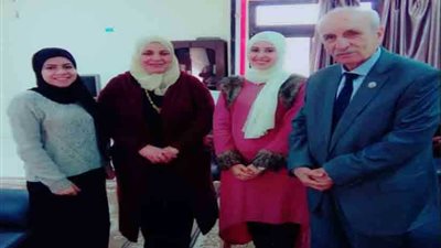 رئيس الجامعة وعميد تربية يفتتحان معرض مبدعات كلية التربية