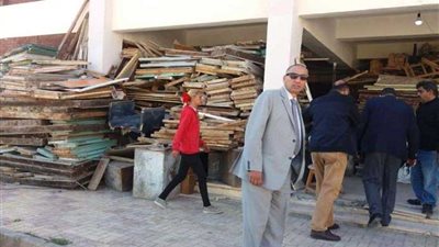 تعليم الإسكندرية: جارٍ العمل على الاستفادة بكميات الخشب والحديد المتواجدة بالمخازن