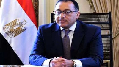 رئيس الوزراء يتجوّل في معرض 