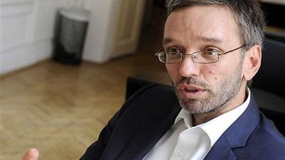 وزير داخلية النمسا : نحرص على إعادة تأهيل طالبي اللجوء وتجهيزهم لسوق العمل